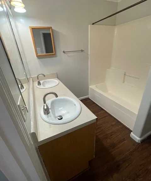 4327 Queensboro Ave S — Photo 10