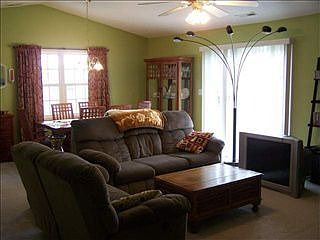 3rd image of 111 Foxtrail Dr