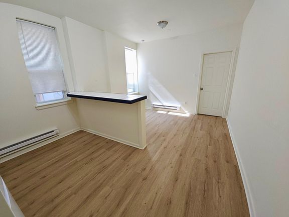 3rd image of 1814 W Ontario St Floor 2