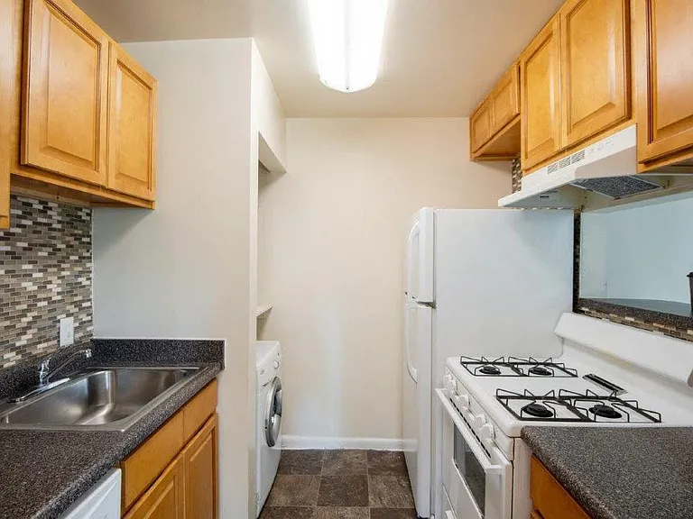 Harbor Place Apartment Homes — Photo 1