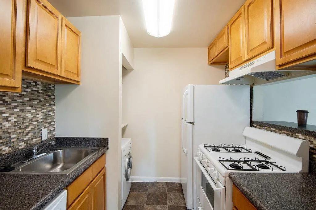 Photo 1 of 31 - Harbor Place Apartment Homes - Fort Washington, MD Primary Photo - Harbor Place Apartment Homes