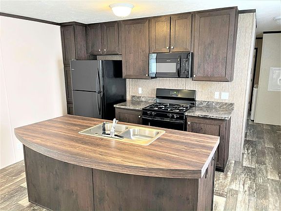 4th image of 491 Linda Ln
