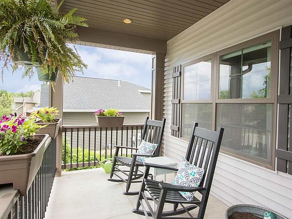 3rd image of 2035 Glen Oaks Dr