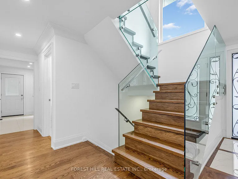 33 Warlock Cres — Photo 15