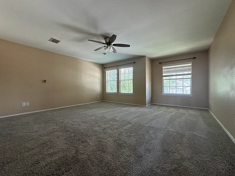 1909 Bradford Pear Sq — Photo 10