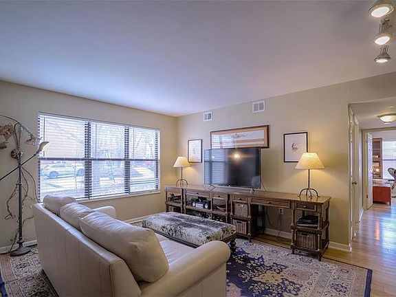 4th image of 935 Washington St APT 104