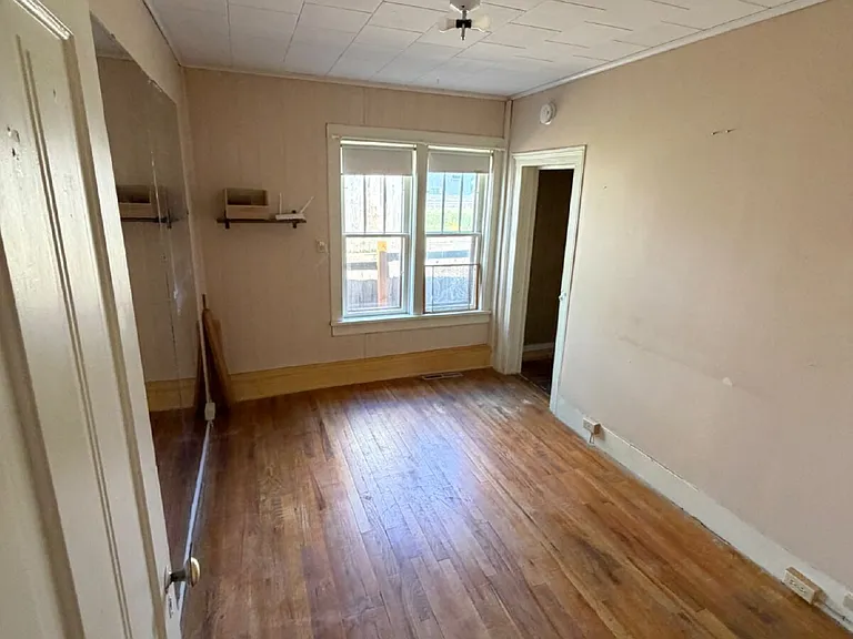 116 S Church Ave — Photo 4