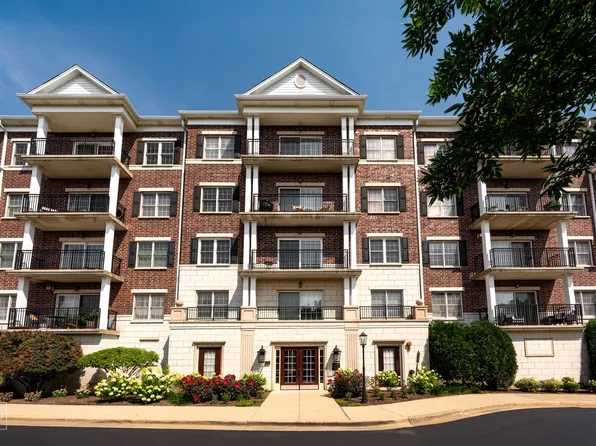 412 McDaniels Cir APT 501, Clarendon Hills, IL 60514