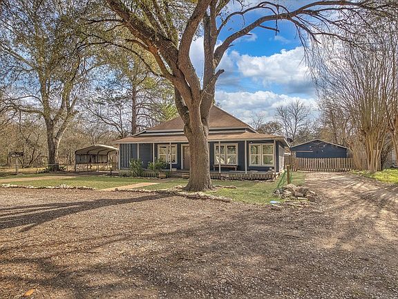 4th image of 158 E 7th St