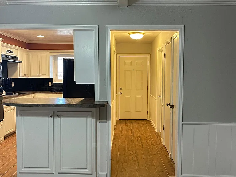 1828 Lanesboro Dr — Photo 2
