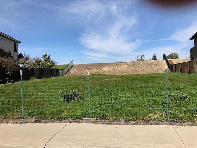 2nd image of 6079 Riverbank Cir