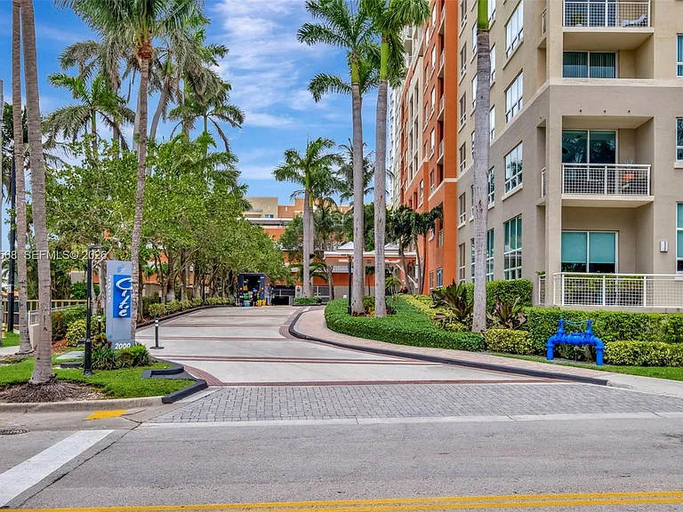 2000 N Bayshore Dr #306 — Photo 50