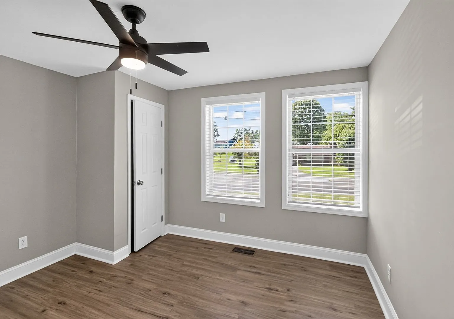 Charming 2BR Duplex in Oak Ridge — Photo 2