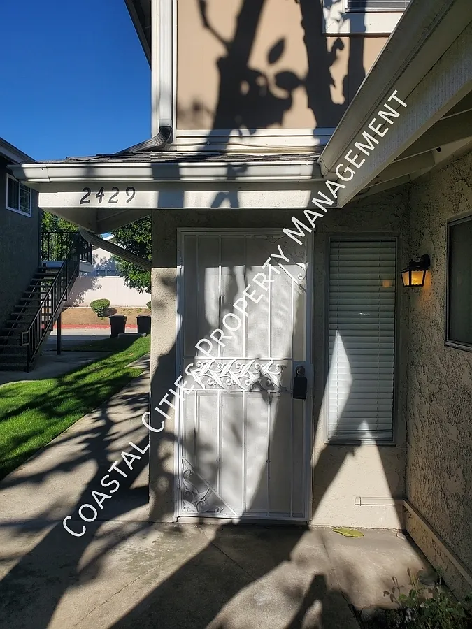 Building Photo - 2429 College Ln #1