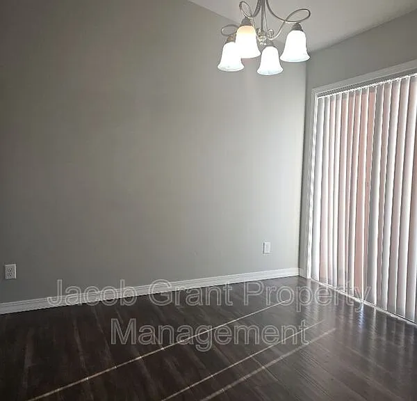 2825 N Sunlight Dr — Photo 4