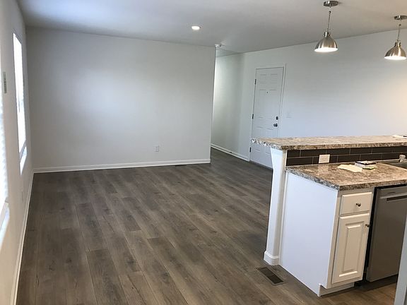 5th image of 3001 Cabana Dr Unit 140