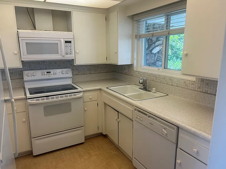 22825 Nadine Cir #B — Photo 8