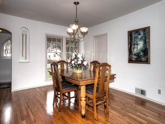 3rd image of 1593 Searles Ave