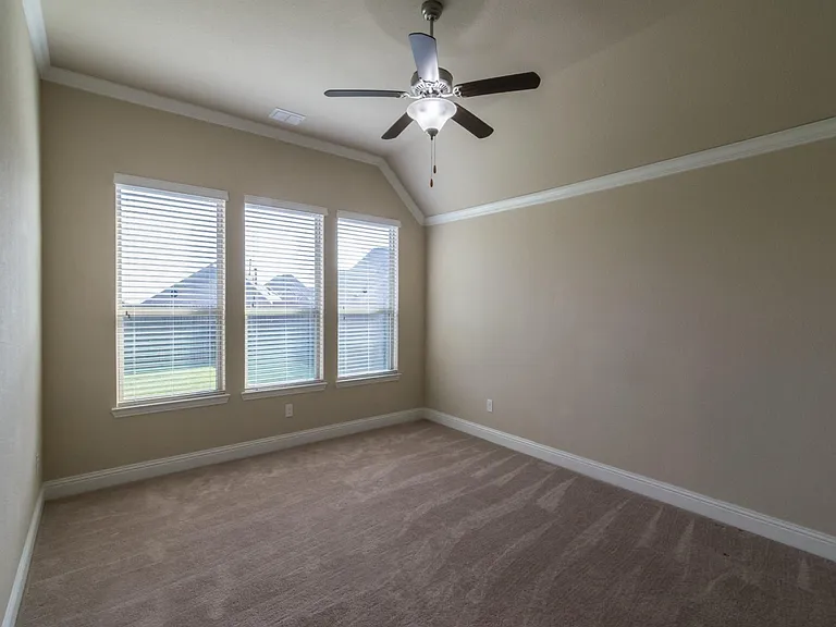 313 Wyndale Ct — Photo 6