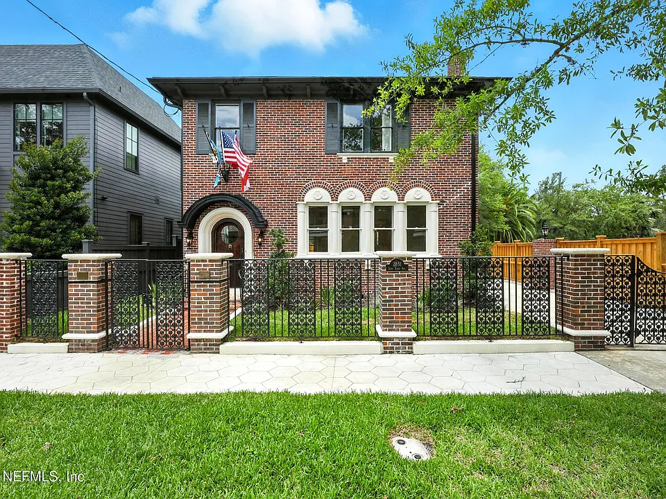 2131 Saint Johns Ave