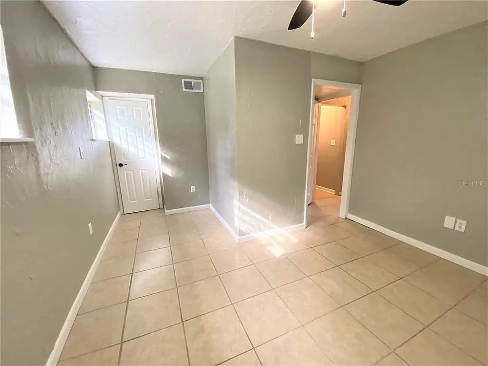 4 bed, 1452 sqft, $1,900 — Photo 2