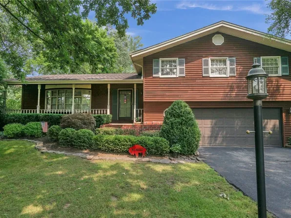 5105 Alexander Dr, Clarence, NY 14031