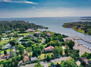 34 Maple St, Hauppauge, NY 11788