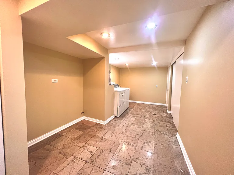 9010 Crawford Ave — Photo 18