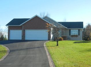 425 Lake Ct, Winsted, MN 55395