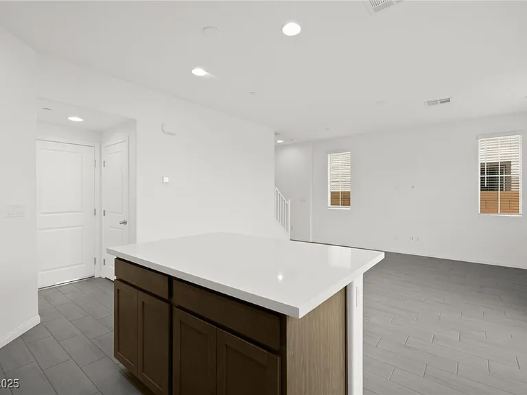 10140 Gabby Glen St — Photo 5