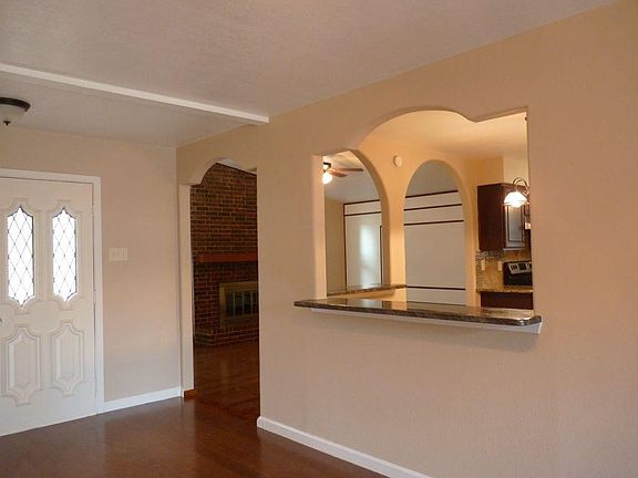 3rd image of 1310 Wisteria Way