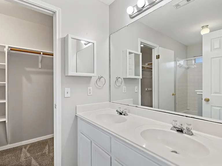 604 Maplecreek Dr — Photo 15