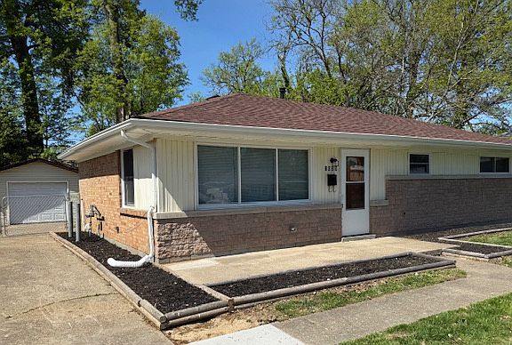 3rd image of 1029 Sharon Dr