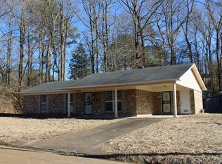 1009 White Cir, Grenada, MS 38901
