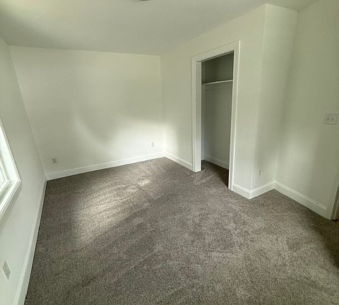 4th image of 631 Vance St E