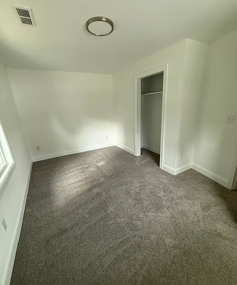 631 Vance St E — Photo 4