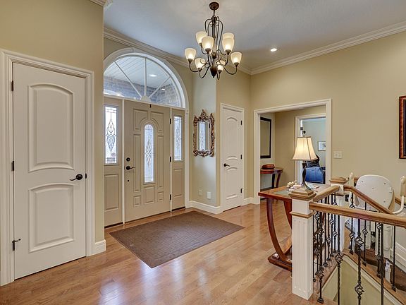 2nd image of 3018 Jessica Drive