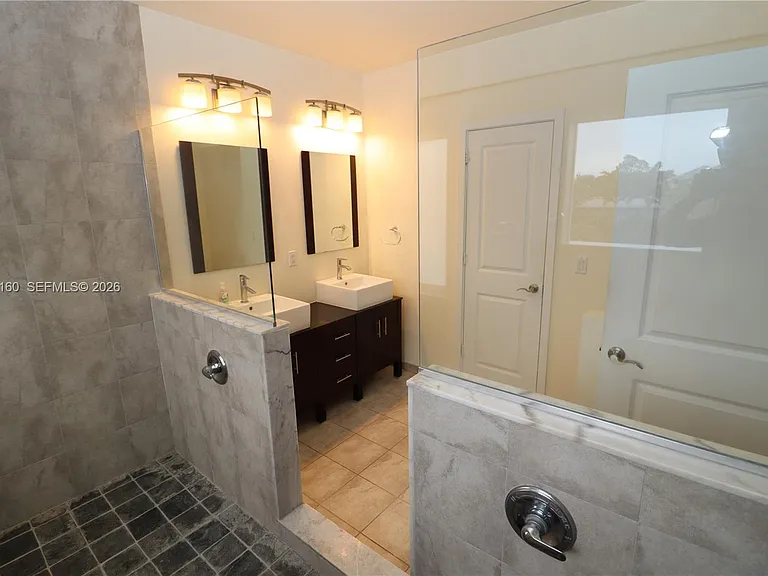 609 NE 28th St #1 — Photo 17