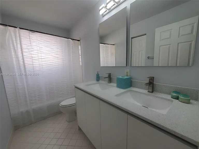 1527 Winterberry Ln — Photo 12