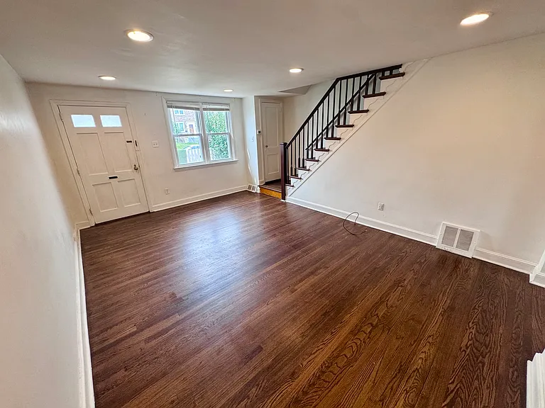 938 Brenton Rd — Photo 3