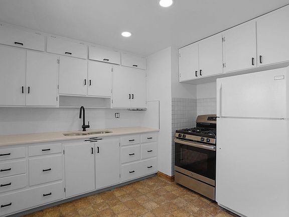 2nd image of 4002 Mallow Rd APT B