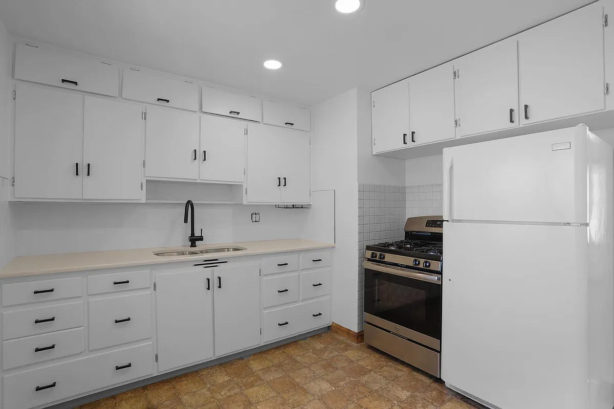 Building Photo - 4002 Mallow Rd #B