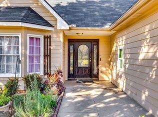 1245 Shamrock Hill Cir, Loganville, GA 30052