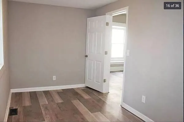 96 Roslyn St #DOWN — Photo 13
