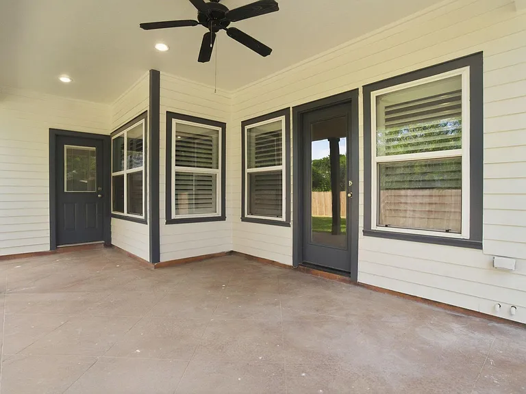502 Louisa St — Photo 38