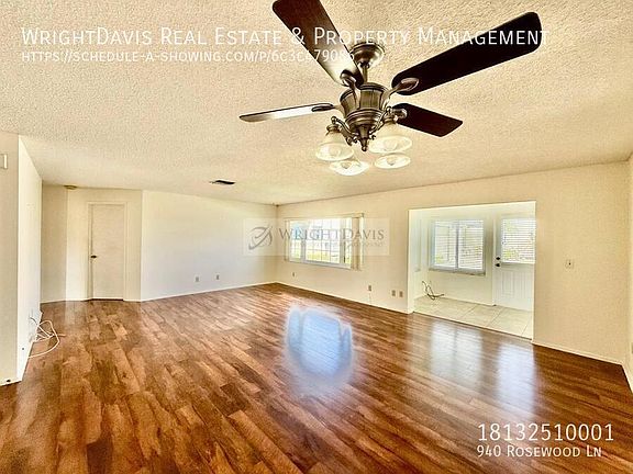 5th image of 940 Rosewood Ln
