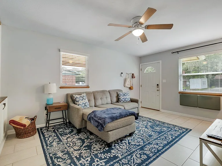 310 Lancaster Dr — Photo 5