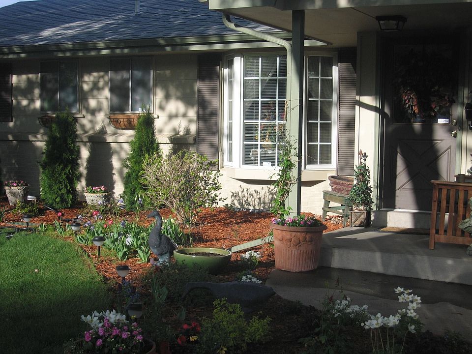 Front of the home May, 08