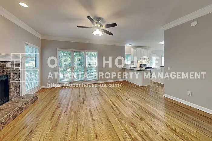 4 bed, 3.5 bath, 2402 sqft, $2,640 — Photo 4