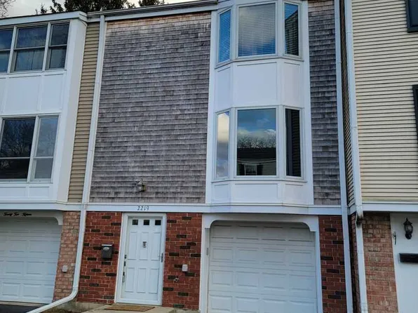 2219 Langdon Pl, Hoffman Estates, IL 60169